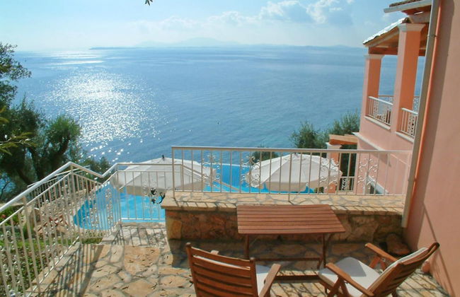 Villa Petros Large Private Pool Walk to Beach Sea Views A C Wifi Car Not Required - 180 - Foto 1