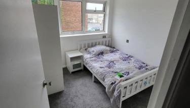 Elm Park Home with Garden & Parking - Foto 4