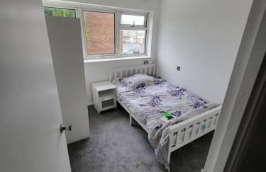 Elm Park Home with Garden & Parking - Foto 4