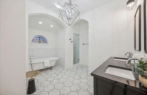 1930s Austin Charming Home and Hot Tub Near South Congress - Photo 11