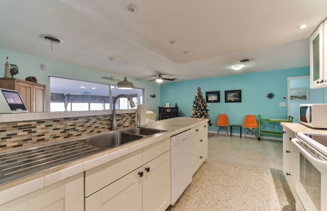 Amazing Pet Friendly 3 Bed House - Heated Pool 3 Bedroom Home by RedAwning - Foto 14