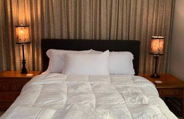 Updated & Comfy Bungalow with Parking Easy Access - Foto 18