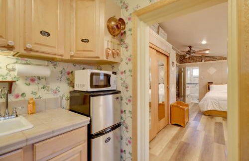 Close to Midtown! Cozy Reno River Cottage - Foto 14