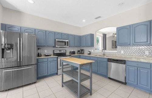 Large Spacious Home w Private Pool & Hot Tub - Photo 15