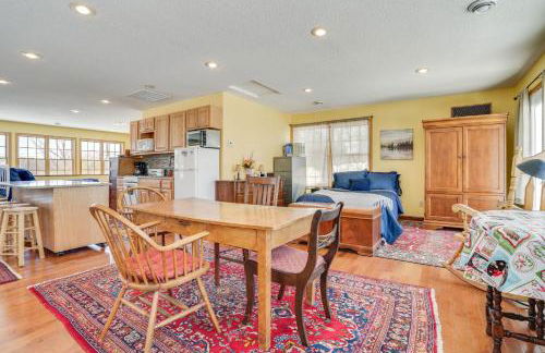 Waterfront Forest Lake Studio with Shared Dock! - Foto 1