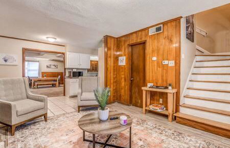 Minutes from the Airport - Wonderful Warrington - Photo 49