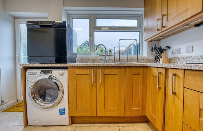 Modern 3 Bedroom 2 Bath Hse with Parking - Foto 21