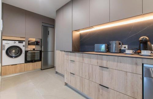 Apartamento de Lujo con Jacuzzi Privado, Piscina y Vistas al Mar - Foto 52