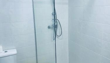 LUMINOSOS APARTAMENTOS POZUELO a 8 MINUTOS DE PALACIO REAL - Foto 2, Shower