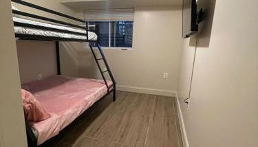 Chic 4 Br, 2Ba Apt in SE DC - Photo 2