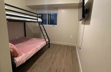 Chic 4 Br, 2Ba Apt in SE DC - Photo 2