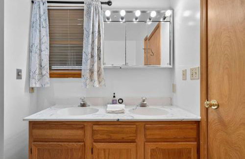 Huge Cabin w Hot Tub, Deck, Grill, Fire Pit, WiFi - Foto 26