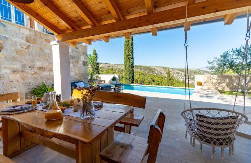 Villa Ani! Traditional and luxurious 4-bedroom villa with heated pool and sea views - Foto 36