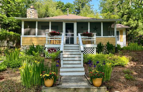 Little Stuga - Cute cozy cottage - minutes from downtown and Oval Beach! - Foto 24