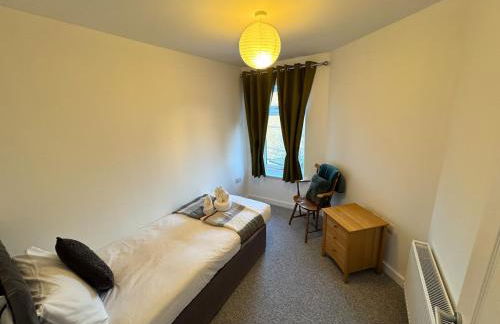5 Town centre, entire flat, free parking king bed - Foto 23