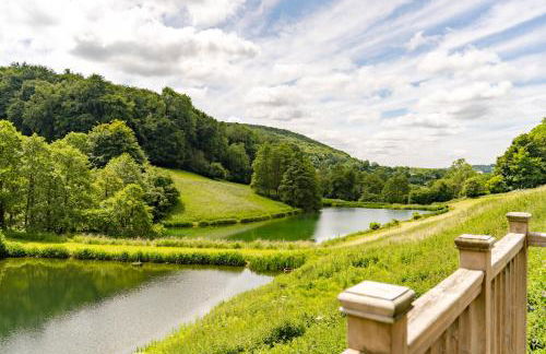 Lakeside Cottage - Photo 2