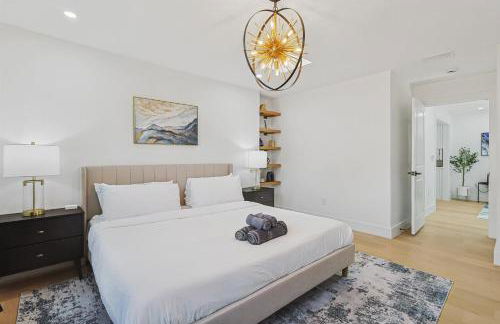 3-BD 3-BA Bungalow ft Backyard w Deck & Firepit - Foto 22