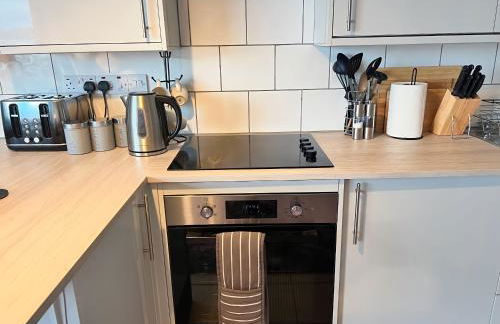 Beach Court Ground Floor - Cosy Apartment with Sea Views - Photo 6