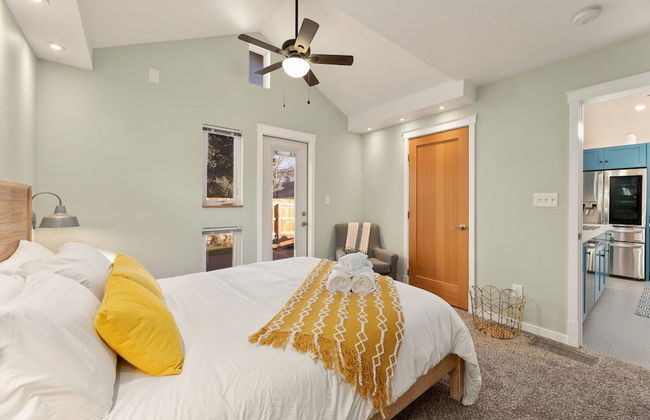 Vibrant Downtown Bungalow – Walk Everywhere! - Foto 5