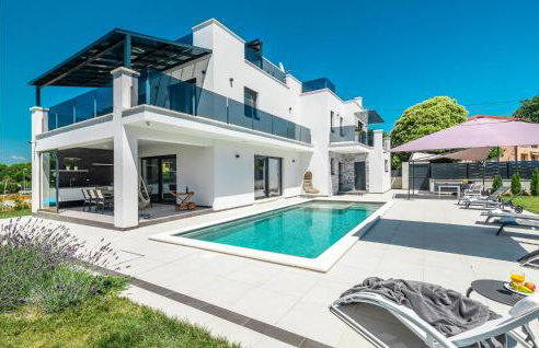 Pet Friendly Home In Porec - Photo 1