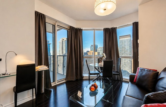 Downtown Toronto 2 Bedroom Suite Near Business District, U of T, UHN Hospitals - Foto 4
