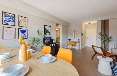 CASA Arlington Suite with Top-Tier Amenities & Parking - Foto 31