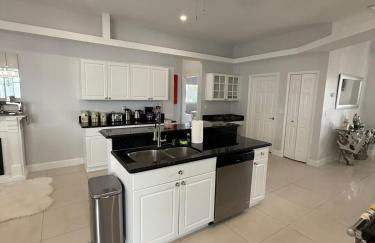 Villa Sunshine Elegant and Modern 4BR Pool House - Foto 24