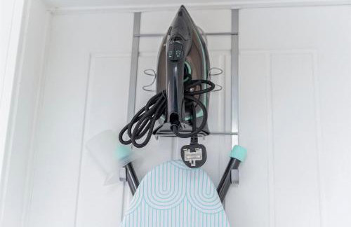 Stylish House - Sleeps 7 - Free Parking, Fast WiFi and Smart TV - Contractors, Groups and Long Stays Welcome by Yoko Property - Foto 28