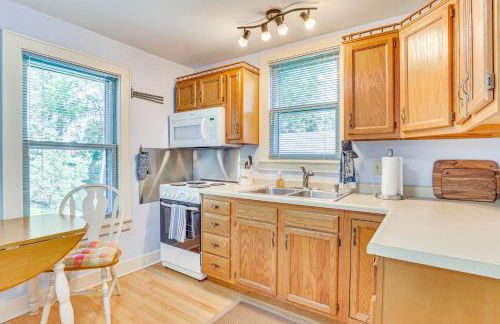 Charming Lake Mills Home Near Rock Lake and Beach - Foto 8