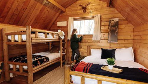 Colorado Glamping Adventures in Golden Gate Canyon Park, in this Cute Cabin Rental - Foto 2