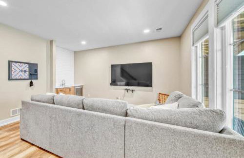 Luxe by the Lake - Pool Access - Photo 16