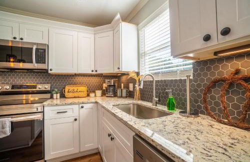 Par-Tee Haus I- Game Room & Hot Tub-Walk to Helen - Foto 50