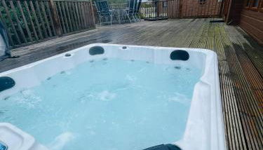 Hedgerow Lodge with Hot Tub - Foto 2
