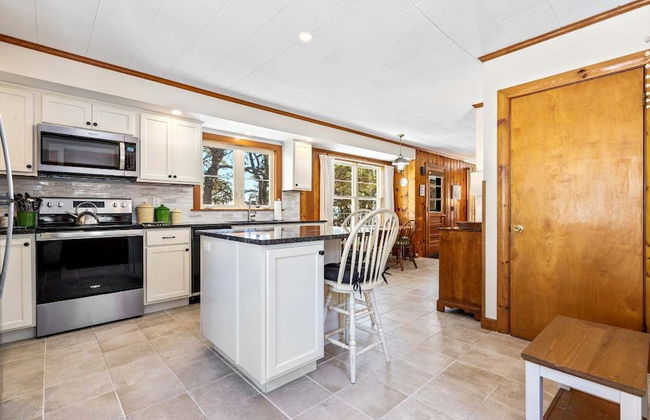 Bayview Beach Cottage For 4! - Photo 15