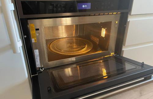 Au cœur du vieux Toulon au calme appartement rénové climatisé confortable étage élevé avec ascenseur proche parking et toutes commodités - Foto 18