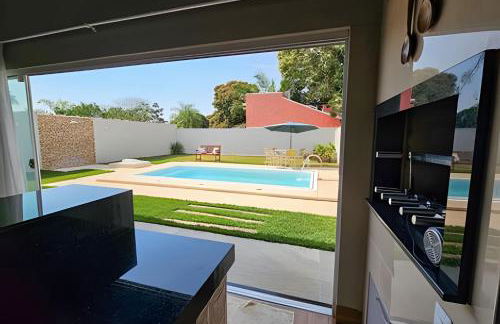 Casa ampla e confortável. Piscina e churrasqueira. - Foto 8