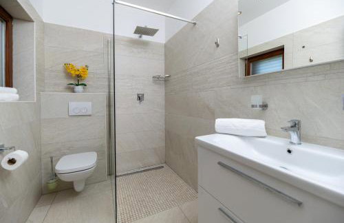 Modern Villa San Martino Heated Pool, Jacuzzi & Privacy - Foto 24