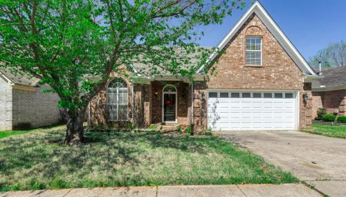 2 Mi to Shelby Farms Charming Family Home with Yard - Foto 1