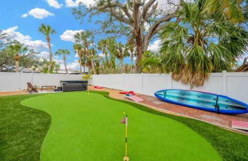 Home ON Key with pool, hot tub, putting green, arcade games, bike & mins to beach! - Foto 40