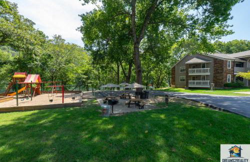 3BR Condo with Lake View - Trout Fishing - Playground - 2 Pools - Stairs Required - FREE TICKETS INCLUDED - PR69-9 - Foto 66