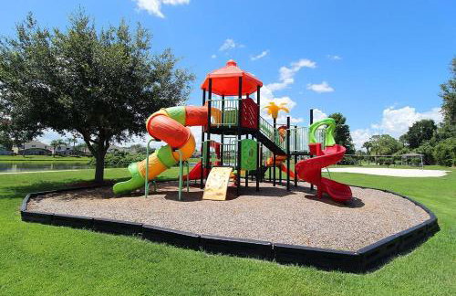 4BR w Heated Pool near Disney & Lake - Sleeps 10 - Foto 46