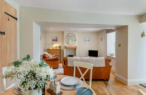 Courtyard Cottage - Photo 4