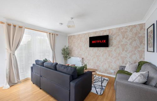 Stylish Duplex Apartment - Close to City Centre - Free Parking, Balcony, Self-Check-In, Fast WiFi and Smart TVs by Yoko Property - Foto 7
