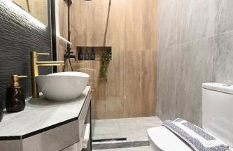 Modh Patras City Centre - Modern Design Oasis - Photo 5