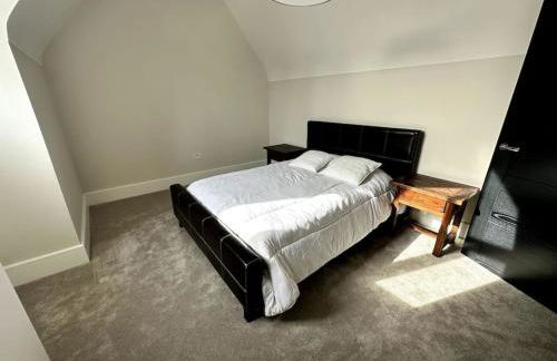 Luxury 4-bed home with club room - Photo 15