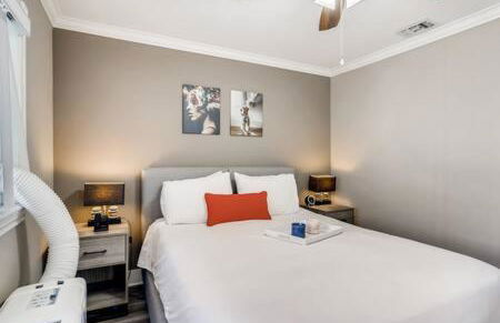 Awesome 3BR 2BTH 1 Block To Beach C2 - Photo 20