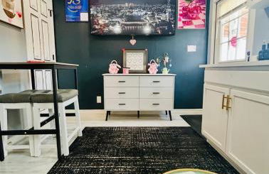 Fancy Studio Private Entrance - Photo 3