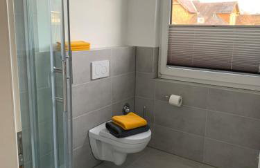 FEDDERSEN LIVING Moderne Ferienwohnungen - Gemütlich - Netflix - Voll ausgestattet - Waschmaschine - zentral gelegen - Foto 13