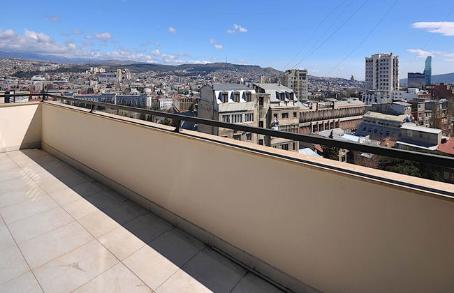 BFG Suites Apartments - Photo 80