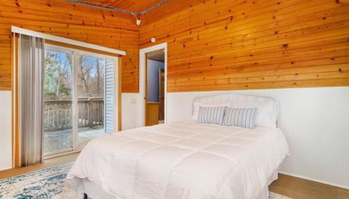 Peaceful Forested 5 Bdrm Near Lake sleeps up to 16 - Foto 5